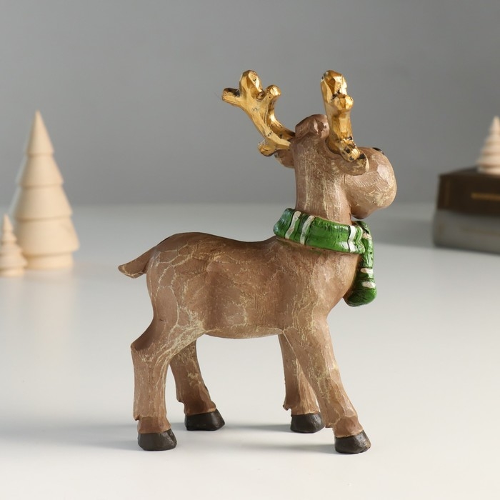 Сувенир полистоун  Сувенир полистоун "Оленёнок в зелёном шарфике с золотыми рожками" 7,3х12х18 см