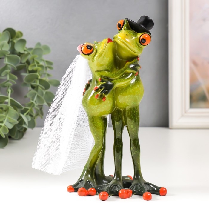 Сувенир полистоун лак Сувенир полистоун лак "Лягушачья свадьба" 17х9,6х8 см