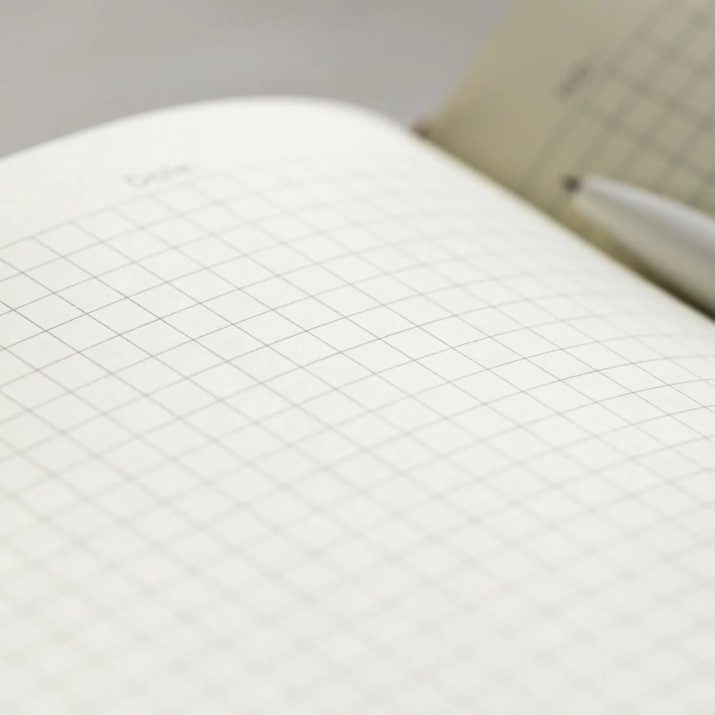 Блокнот Deli А5 96л 80 г/м тверд.облож, кл.5x5мм,петл/ручк,хаки кожа EN118G