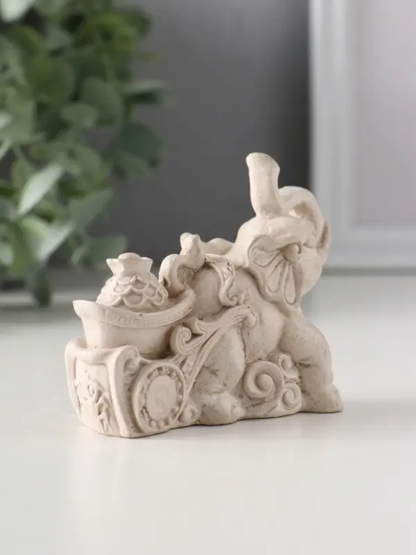 Фигура «Слоник с мешком денег», 6.5×4×8.5 см, слоновая кость