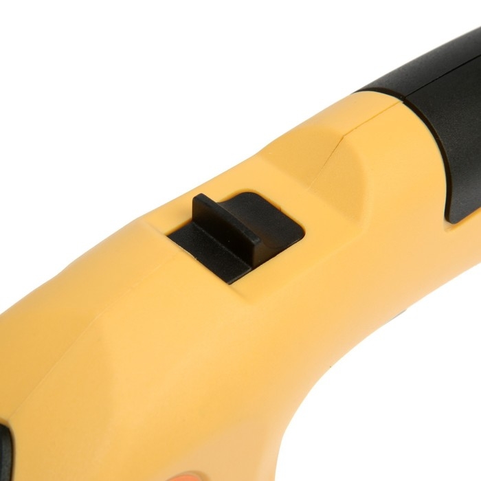 Ножницы-кусторез аккумуляторные ТУНДРА, 7.2 В, 1.3 Ач, Li-ion, время работы до 60 мин Ножницы-кусторез аккумуляторные ТУНДРА, 7.2 В, 1.3 Ач, Li-ion, время работы до 60 мин