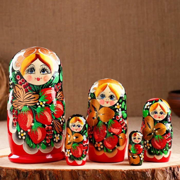 Матрёшка «Земляничка», чёрный платок, 5 кукольная, 18 см Матрёшка «Земляничка», чёрный платок, 5 кукольная, 18 см