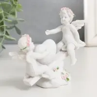 Фигурка полистоун &laquo;Ангелочки в розовых веночках качаются на качалке&raquo;, 10&times;11&times;4.5 см