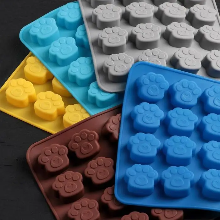 Форма для конфет и шоколада Доляна «Лапки», силикон, 16×15,5 см, 16 ячеек (3×2,7×0,5 см), цвет МИКС Форма для конфет и шоколада Доляна «Лапки», силикон, 16×15,5 см, 16 ячеек (3×2,7×0,5 см), цвет МИКС