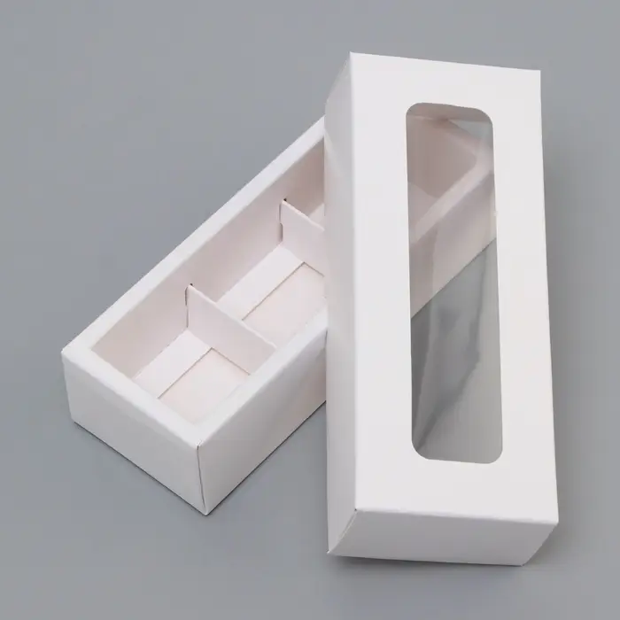 Коробка для 3 конфеты, с окном, белый 13×5×3.3 см