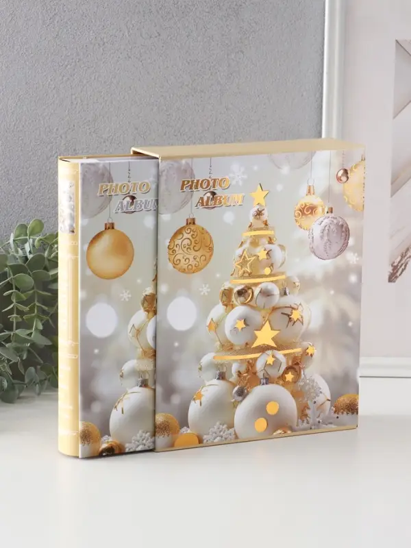 Фотоальбом на 200 фото 10х15 см Фотоальбом на 200 фото 10х15 см "Ёлка из шаров" в коробке тиснение золото 6х20,5х26 см