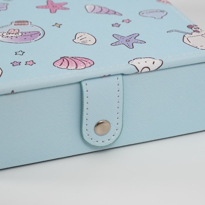 Шкатулка кожзам для украшений с зеркалом  Шкатулка кожзам для украшений с зеркалом "Панда и ракушки" голубая 15х21,5х5,5 см