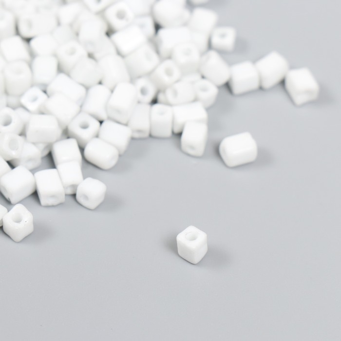 Бисер кубический стекло 4х4 мм  Бисер кубический стекло 4х4 мм "Белоснежный" набор 20 гр