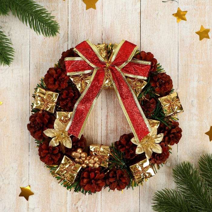 Венок новогодний d-22 см  Венок новогодний d-22 см "Бант, шишки и подарки"