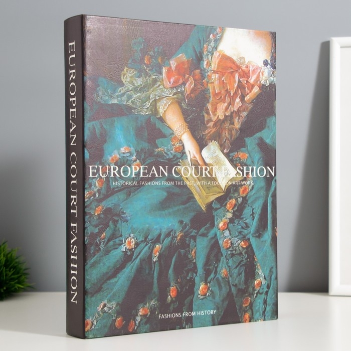 Шкатулка-книга дерево, кожзам Шкатулка-книга дерево, кожзам "Историческая мода" 28,5х22х4 см