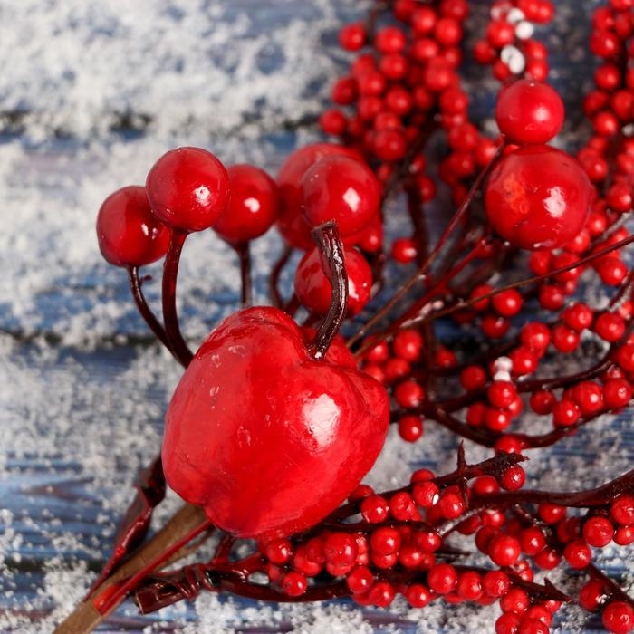 Декор Декор "Зимнее очарование" веточка с ягодками и яблочком, 22 см