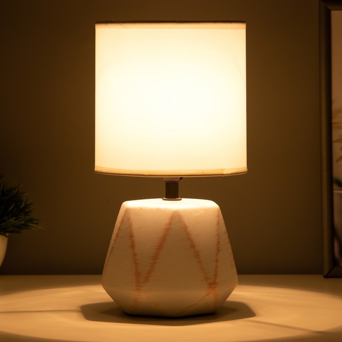 Настольная лампа Настольная лампа "Аделла" Е14 40Вт бело-розовый 15х15х29 см