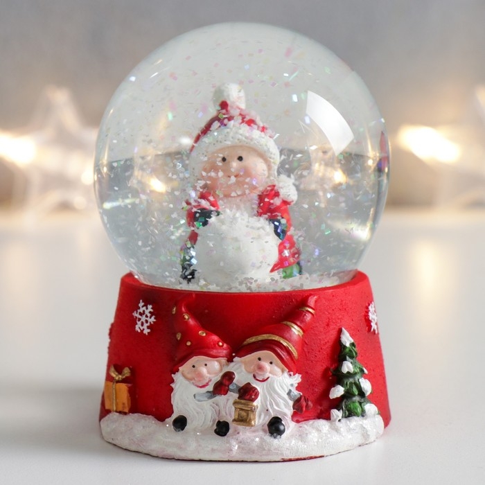 Сувенир полистоун водяной шар "Малыш со снежным комом" 7х6,7х8,8 см