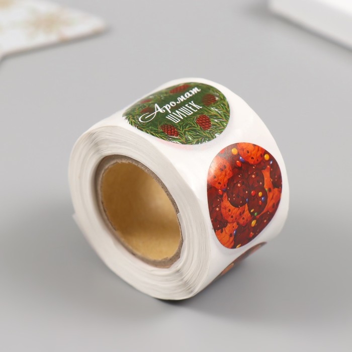 Наклейка бумага Наклейка бумага "Пряный Новый год" d=2,5 см 252 шт в рулоне