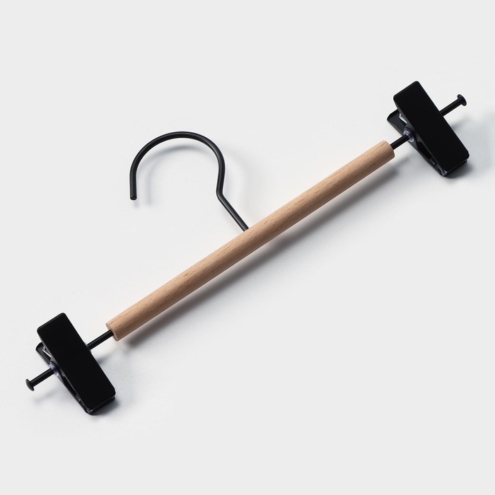 Вешалка для брюк и юбок LaDо́m Laconique, 28×11,5×2,8 см, с зажимами, цвет чёрный Вешалка для брюк и юбок LaDо́m Laconique, 28×11,5×2,8 см, с зажимами, цвет чёрный