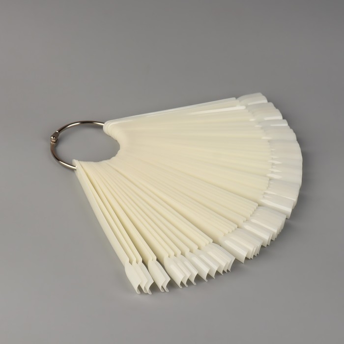 Палитра для лаков на кольце, 50 ногтей, форма мягкий квадрат, цвет слоновая кость Палитра для лаков на кольце, 50 ногтей, форма мягкий квадрат, цвет слоновая кость