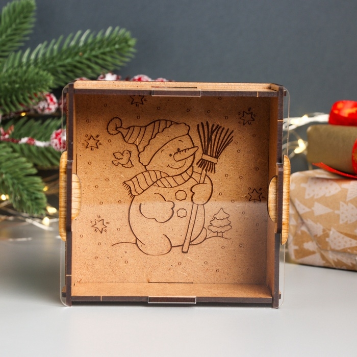 Новогодняя копилка с акрилом  Новогодняя копилка с акрилом "Снеговик с метлой" 12х12х4 см