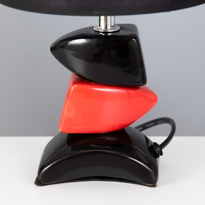 Настольная лампа Настольная лампа "Дасия" E14 40Вт черно-красный 18х18х29 см RISALUX