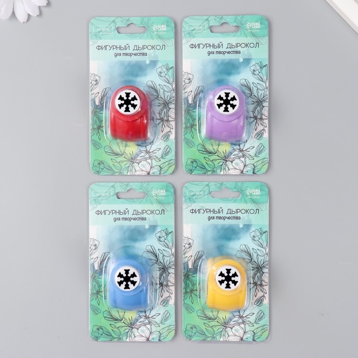 Фигурный дырокол д. 1,5 см снежинка 3,5*4*4 см МИКС Фигурный дырокол д. 1,5 см снежинка 3,5*4*4 см МИКС