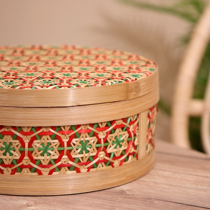 Шкатулка с крышкой плетёная, из бамбука 30х30х13 см Шкатулка с крышкой плетёная, из бамбука 30х30х13 см