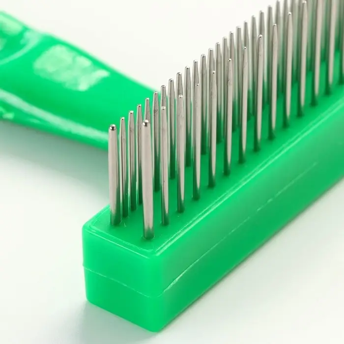 Расчёска-грабли &laquo;Лапка&raquo;, 15&times;8.8 см, зелёная