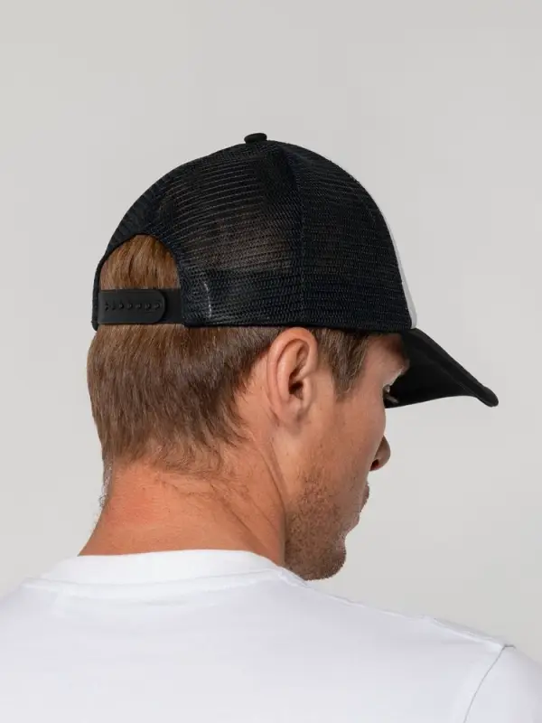 Бейсболка Sunbreaker, черная с белым Бейсболка Sunbreaker, черная с белым