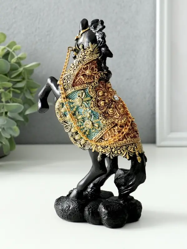 Сувенир полистоун Сувенир полистоун "Конь императора на дыбах" чёрный, цветная попона МИКС 11,5х7,2х19 см