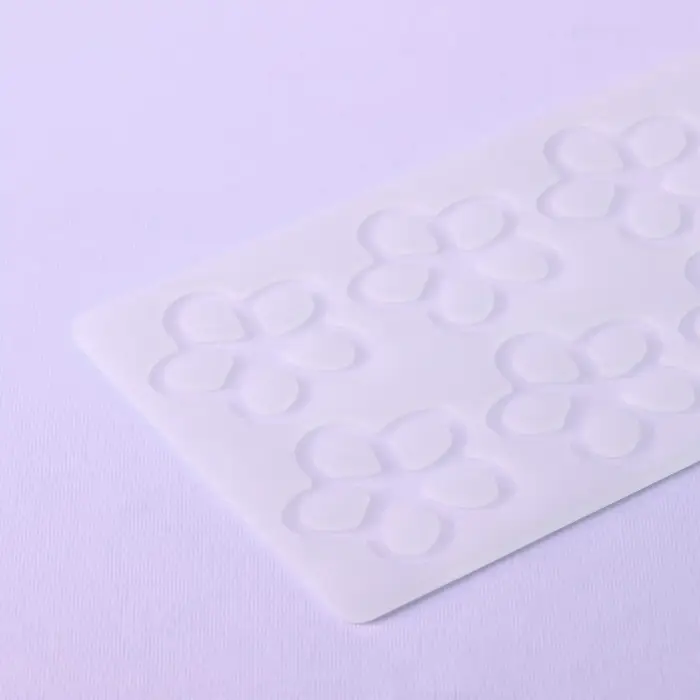 Форма для шоколада «Цветочки», силикон, 8 ячеек, 21×11×0.3 см, прозрачная