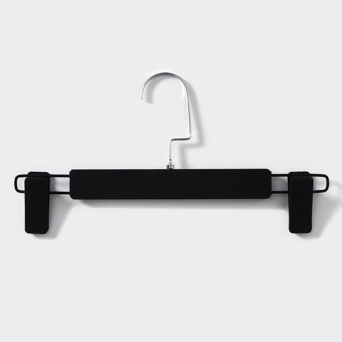 Вешалка для брюк и юбок с зажимами, 30×16,5 см, покрытие soft-touch, цвет чёрный Вешалка для брюк и юбок с зажимами, 30×16,5 см, покрытие soft-touch, цвет чёрный