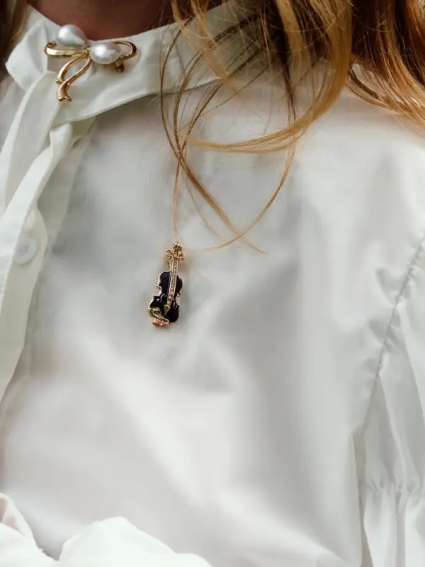 Брошь &laquo;Скрипка&raquo;, чёрная, белый в золоте