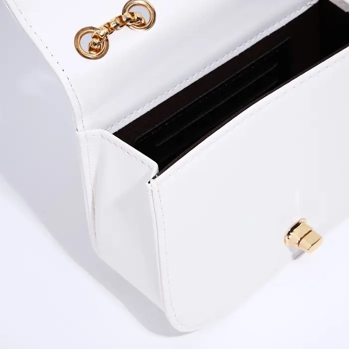 Сумка женская мессенджер на клапане, 18&times;7&times;13 см, со стёжкой, белая