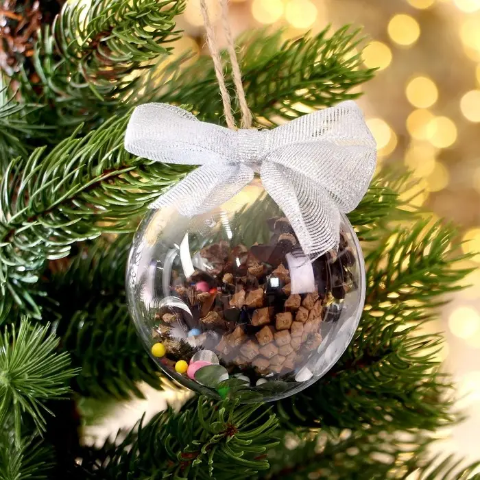 Елочный шар с декором конфетти Елочный шар с декором конфетти