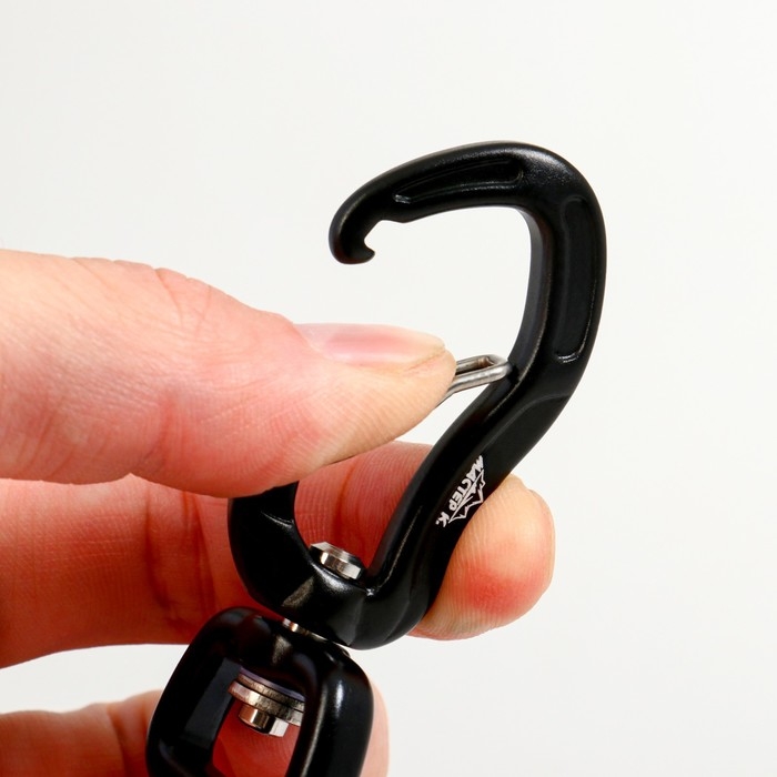 Карабин с защелкой и вертлюгом, 7х3 см, 400 кг, чёрный Карабин с защелкой и вертлюгом, 7х3 см, 400 кг, чёрный