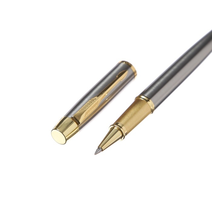 Ручка подарочная роллер в кожзам футляре, корпус серебро, золото Ручка подарочная роллер в кожзам футляре, корпус серебро, золото