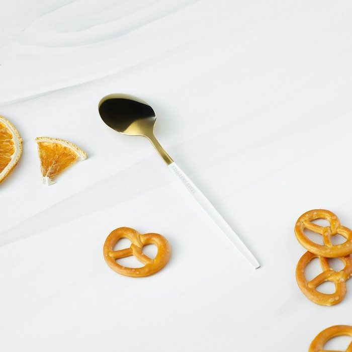 Ложка чайная из нержавеющей стали Magistro «Блинк», 15,5×2,8 см, белая ручка, на подвесе, цвет золотой Ложка чайная из нержавеющей стали Magistro «Блинк», 15,5×2,8 см, белая ручка, на подвесе, цвет золотой