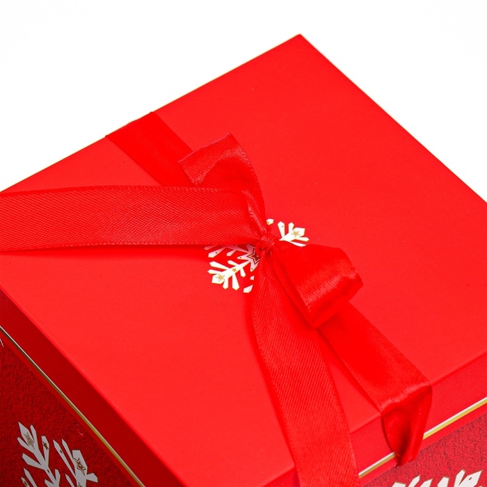 Новый год. Коробка подарочная новогодняя складная Новый год. Коробка подарочная новогодняя складная "Снежинка" 15х15х15 см.