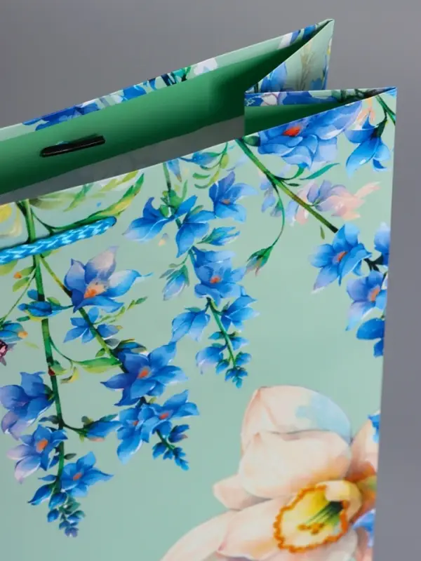 Пакет подарочный "Цветочная радость", ламинированный, 33 х 42,5 х 10 см