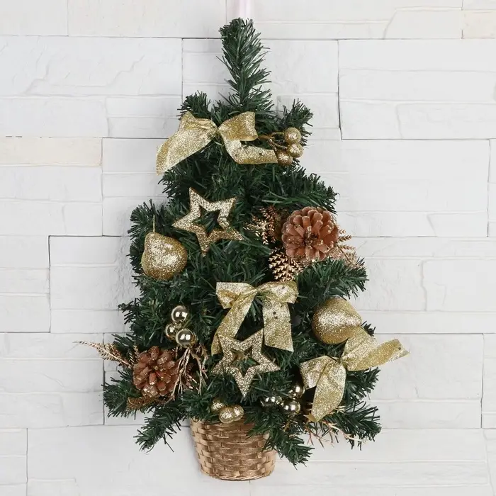 Искусственная ёлка настенная &laquo;Зимнее волшебство. Звёзды шишки&raquo;, 45 см, золото, ПВХ ветки отгибаются