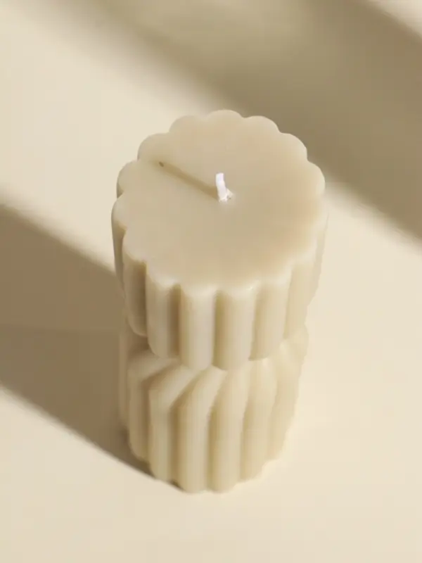 Свеча декоративная &laquo;Афина&raquo;, сливочная, 6&times;6&times;18 см