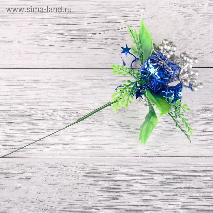 Новогодняя ветка декоративная «Зимнее волшебство. Сказка», пластик, подарок, колокольчик, шишка, 15 см, серебристо-синий Новогодняя ветка декоративная «Зимнее волшебство. Сказка», пластик, подарок, колокольчик, шишка, 15 см, серебристо-синий