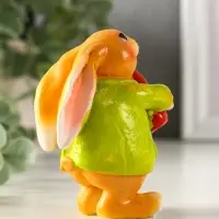 Сувенир полистоун "Зайчик с морковью, в зелёном пальто" 7х4,5х9 см Сувенир полистоун "Зайчик с морковью, в зелёном пальто" 7х4,5х9 см