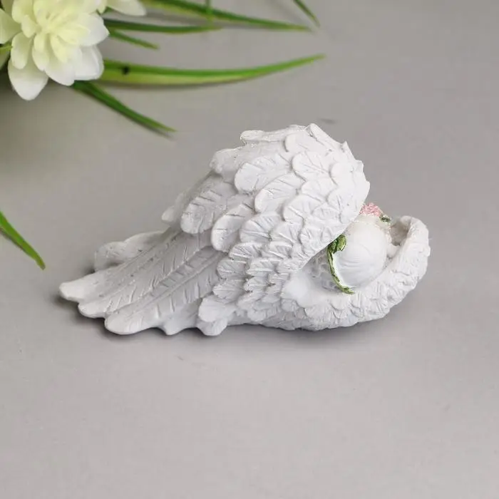 Сувенир полистоун "Белоснежный ангел в розовом веночке спит в крыльях" 5,3х9,5х3 см
