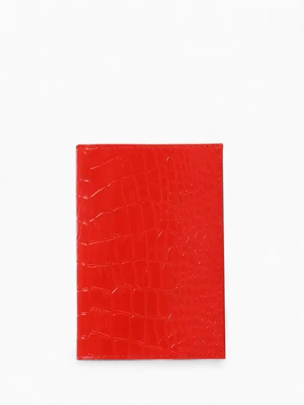 Обложка для паспорта, фактура крокодил, тиснение серебряной фольгой, красная