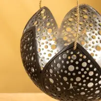 Подсвечник подвесной из кокоса «Бутон», 14×14×10 см, чёрно-серебристый