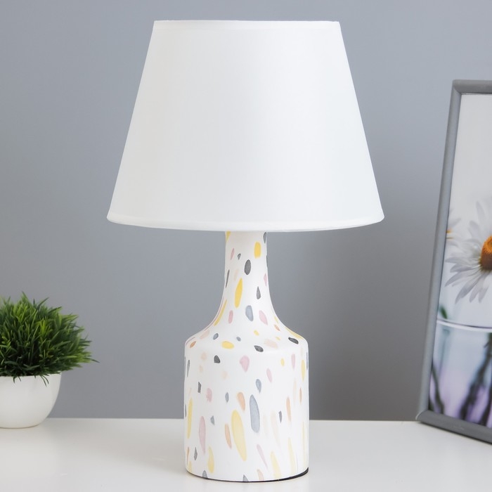 Настольная лампа Настольная лампа "Изель" E14 40Вт белый 22,5х22,5х37 см RISALUX