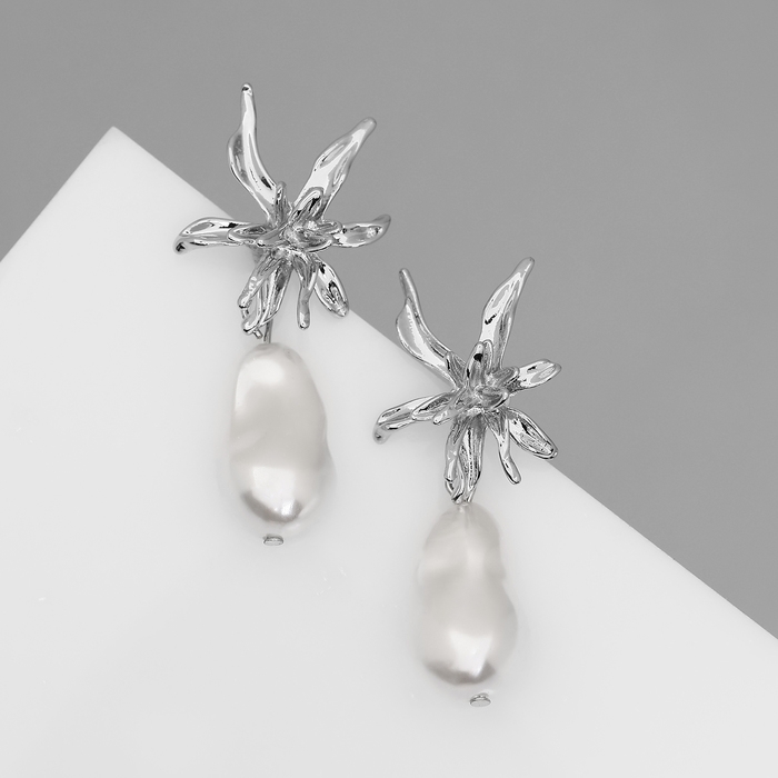 Серьги с жемчугом «Бусина» груша с цветком, цвет серебро Серьги с жемчугом «Бусина» груша с цветком, цвет серебро