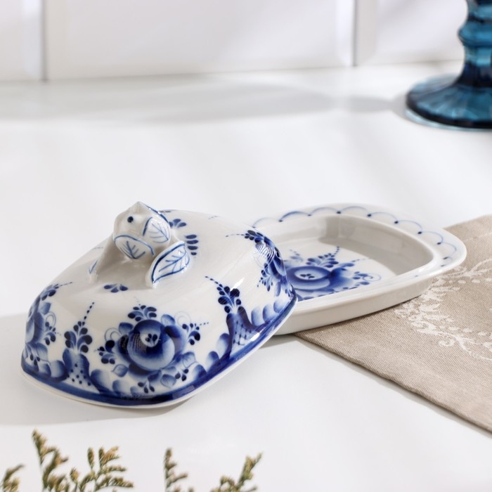 Маслёнка «Тюльпан», 16х10,5х10 см, гжель Маслёнка «Тюльпан», 16х10,5х10 см, гжель