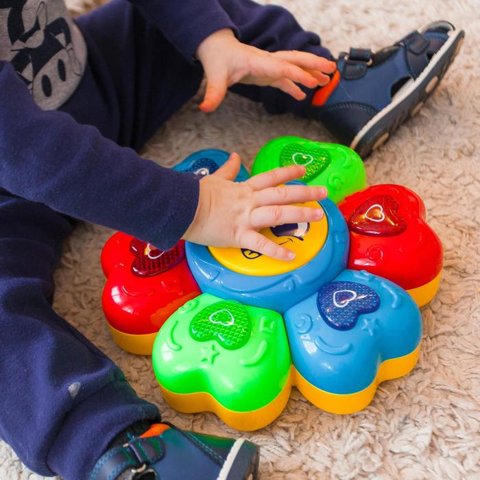 Развивающая игрушка «Мой цветочек»: русская озвучка, рассказывает стихи, поёт песенки, световые эффекты Развивающая игрушка «Мой цветочек»: русская озвучка, рассказывает стихи, поёт песенки, световые эффекты