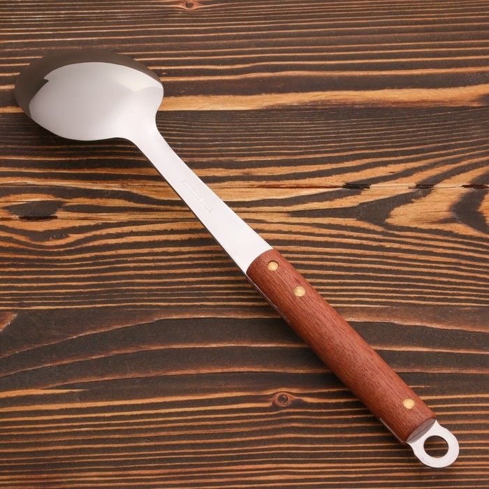 Ложка сервировочная с деревянной ручкой 35 см, черпало 7х11 см Ложка сервировочная с деревянной ручкой 35 см, черпало 7х11 см