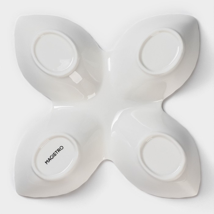 Менажница фарфоровая 4 ячейки Magistro «Лист Бланш», 27×4 см, цвет белый